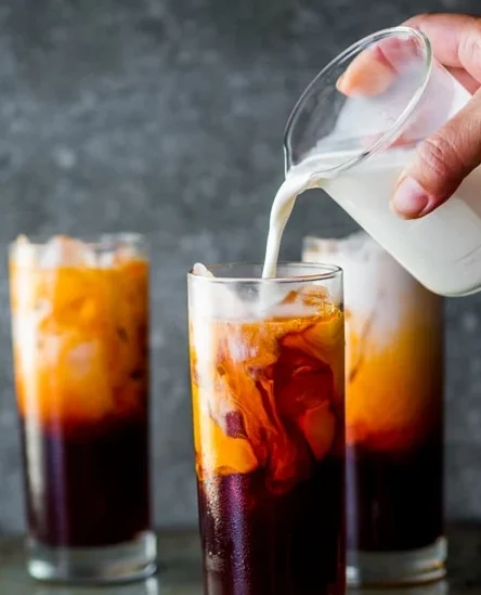 https://vietcrispwich.com/wp-content/uploads/2024/05/thai-tea-e1717046368394.webp